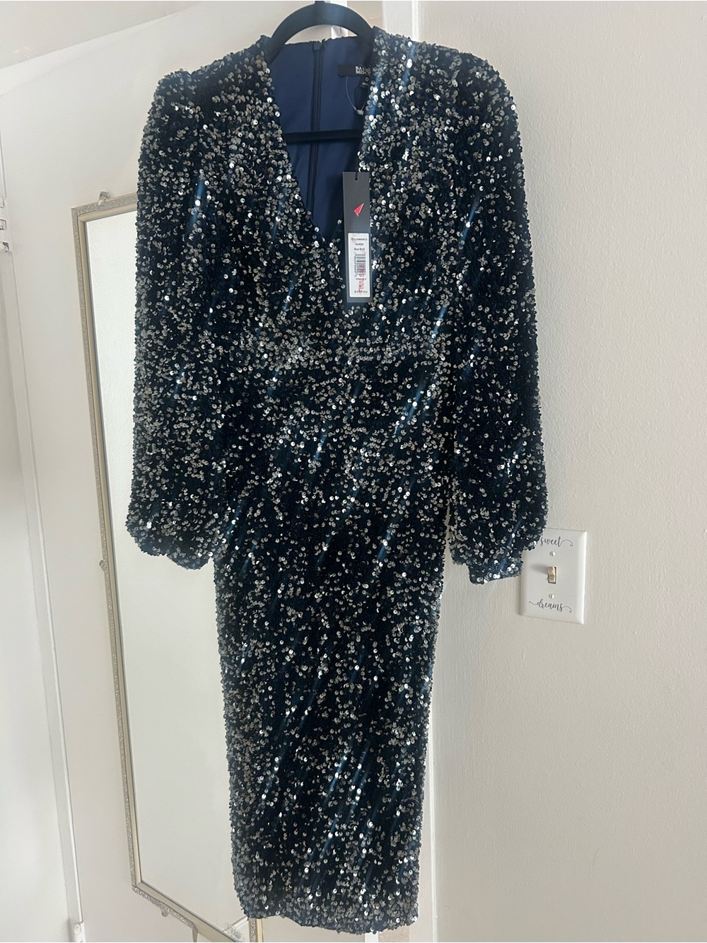 Badgley Mischka Black Sequin Long Sleeve V-Neck Midi Dress